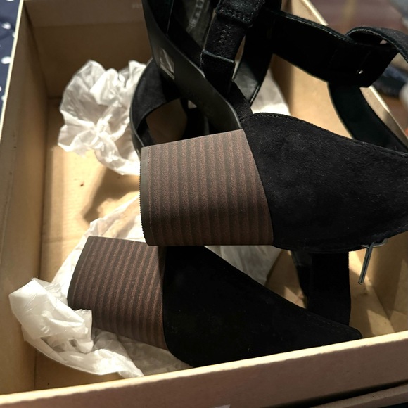 NWT:BNIB Black suede Clarks sandals,your holiday party outfit will be FABULOUS!! - Picture 5 of 10